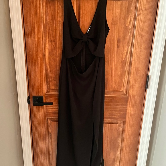 ASOS DESIGN Black Cut Out Knot Front Midi Dress - Picture 2 of 8